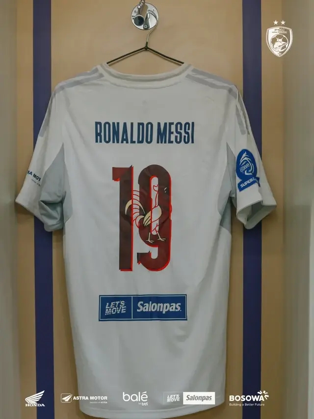 pg游戏官网登录入口-梅罗一体？印尼球员卡卡·罗纳尔多·梅西走红 球衣照获2.6万点赞